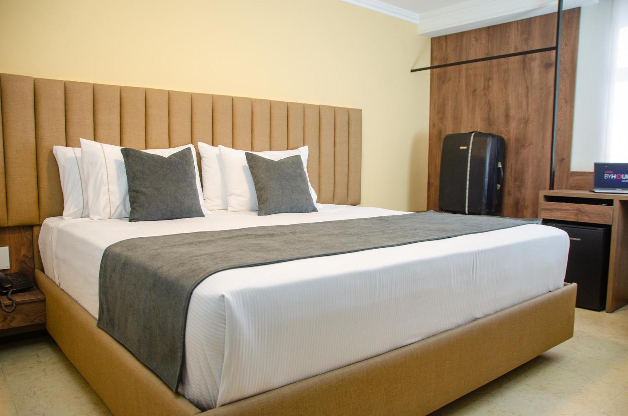 Hotel Byhours Las Americas (Adults Only) Bogotá Kültér fotó